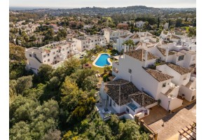 Casa escondida! Modern renovated apartment on the heart of Nueva Andalucia